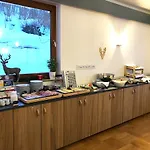 Hotel Kronenhirsch 3*