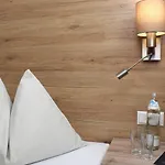 Kronenhirsch Hotel 3*