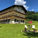 Hotel Kronenhirsch Russbach am Pass Gschütt