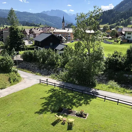 Kronenhirsch Hotel