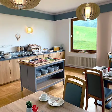 Kronenhirsch 3*