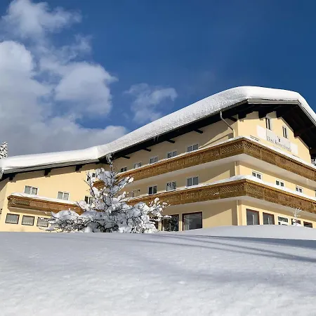 Kronenhirsch 3* Russbach am Pass Gschütt