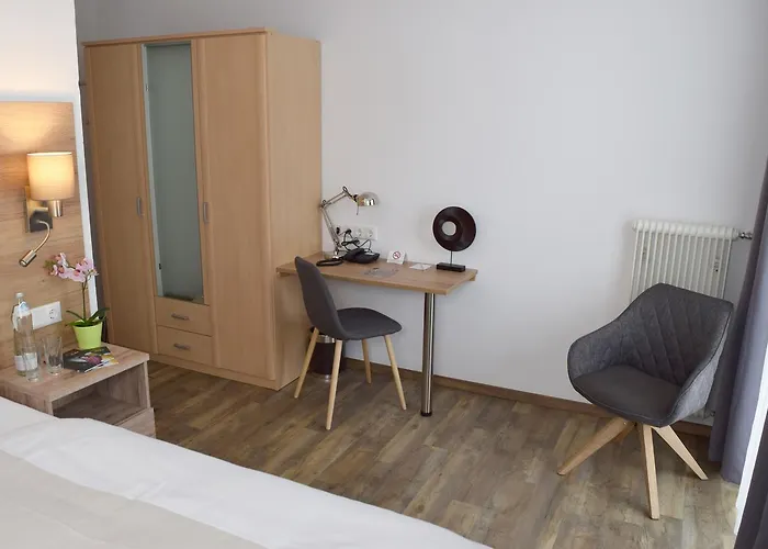 Hotel Kronenhirsch 3*