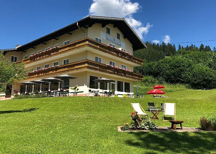 Hotel Kronenhirsch Rußbach am Paß Gschütt